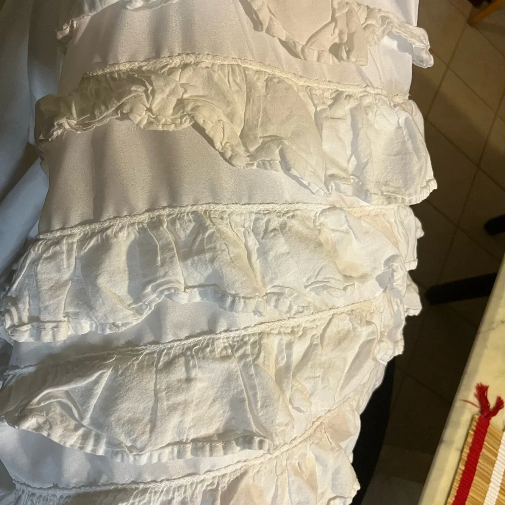 Luxurious White KS bedskirt with 5 layer ruffles Firm price!!